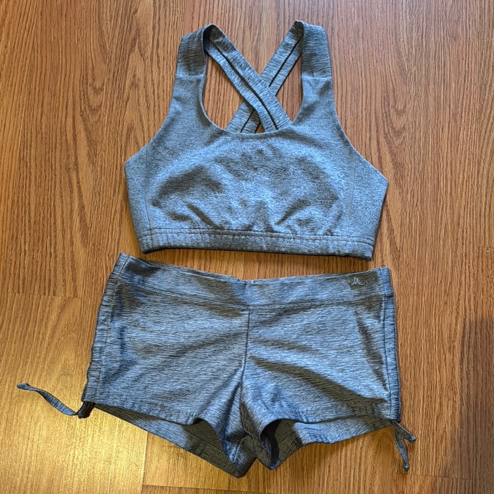 Gray Mika Pole wear set